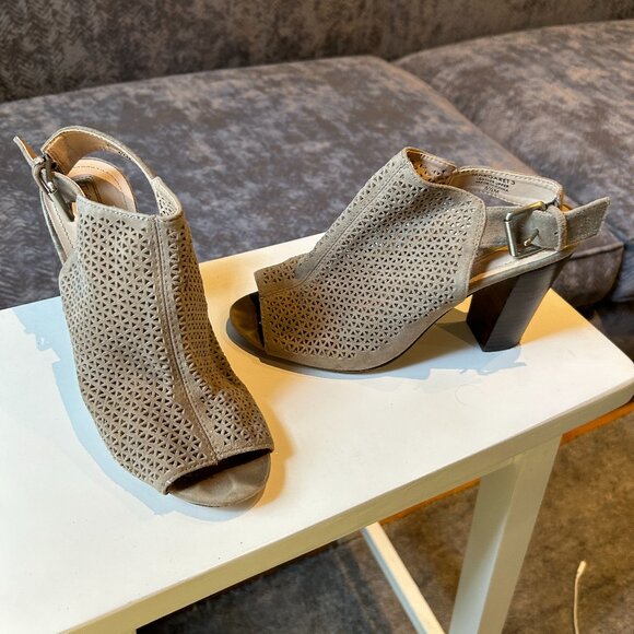 Tahari Taupe Grey Suede Slingback Mule Heels - Picture 10 of 12